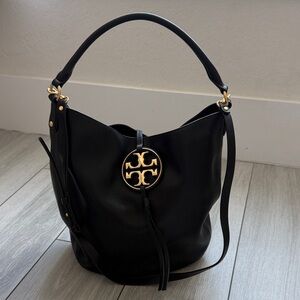TORY BURCH Miller Metal-logo Slouchy Hobo Bag In Black/gold